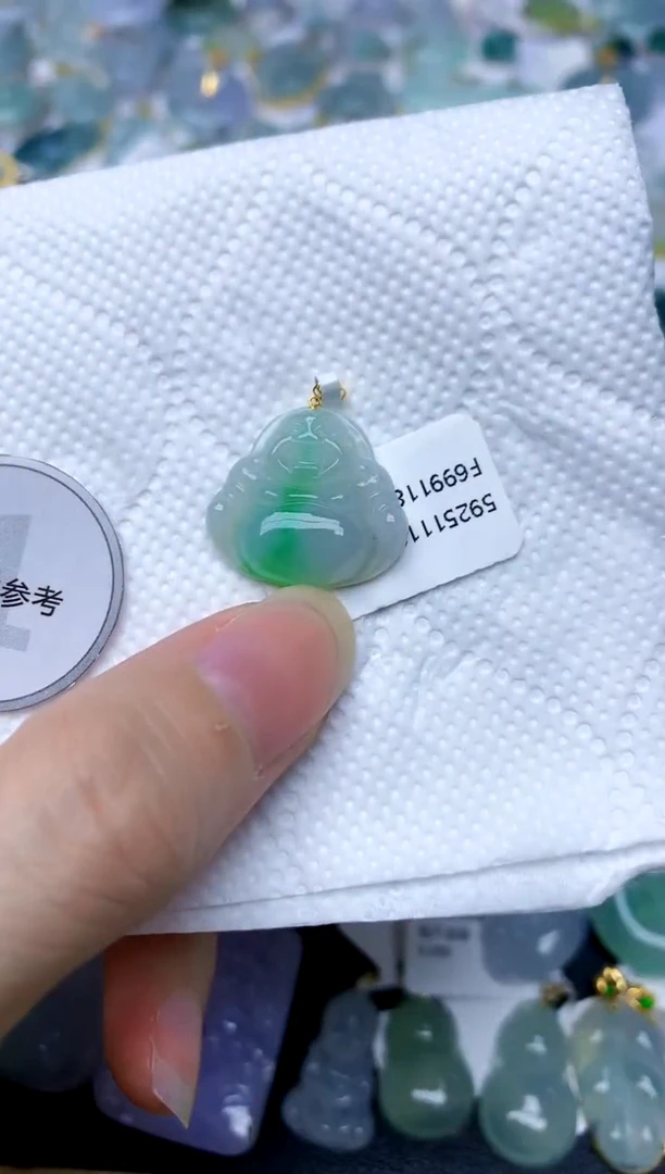 颈饰18K金镶嵌翡翠天然A货翡翠