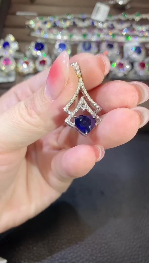 【闪购商品】彩色蓝宝石吊坠18K金镶嵌D31