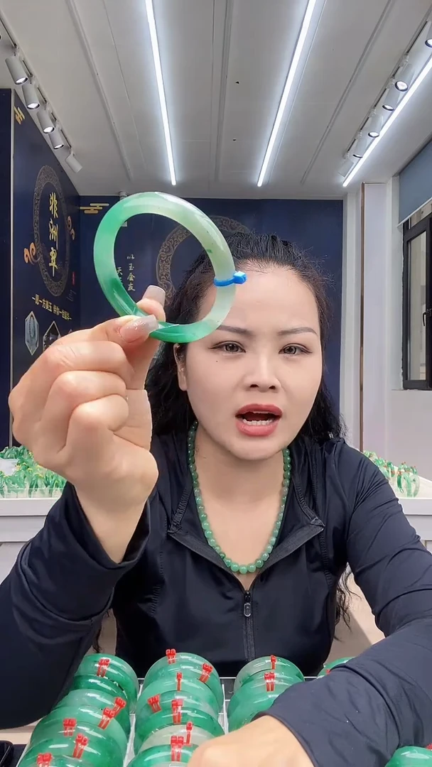 石英质玉手镯未镶嵌12