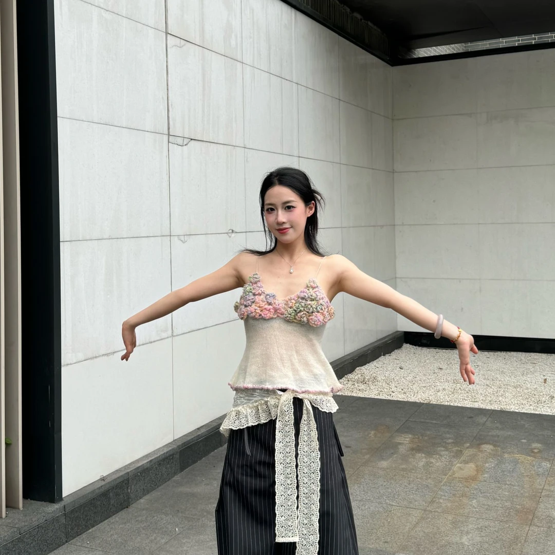 【梨零零同款】立体花朵吊带背心女新款设计感别致上衣