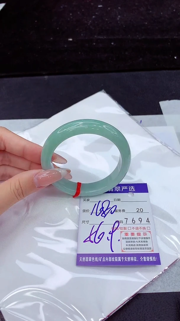 翡翠手镯未镶嵌1