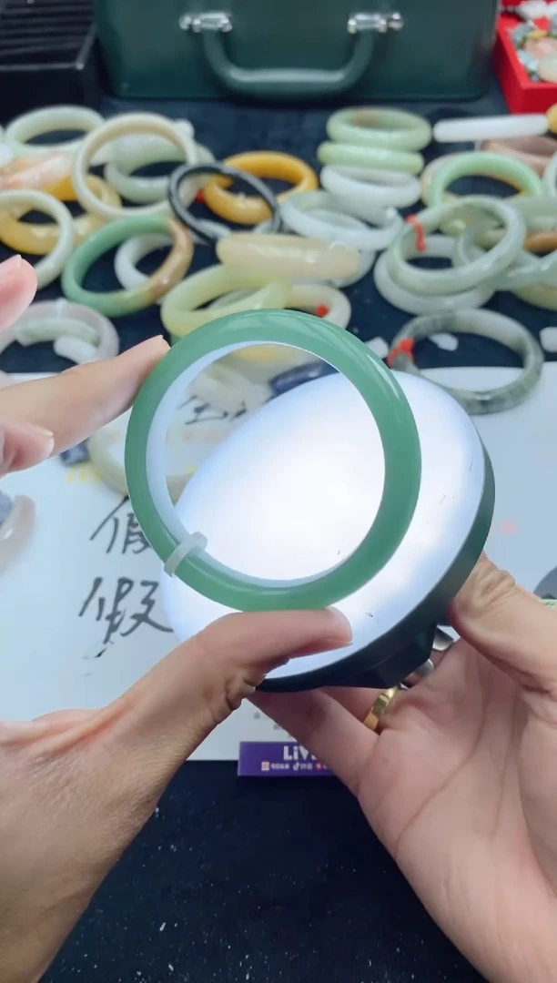 【闪购商品】石英质玉手镯未镶嵌188+54-55