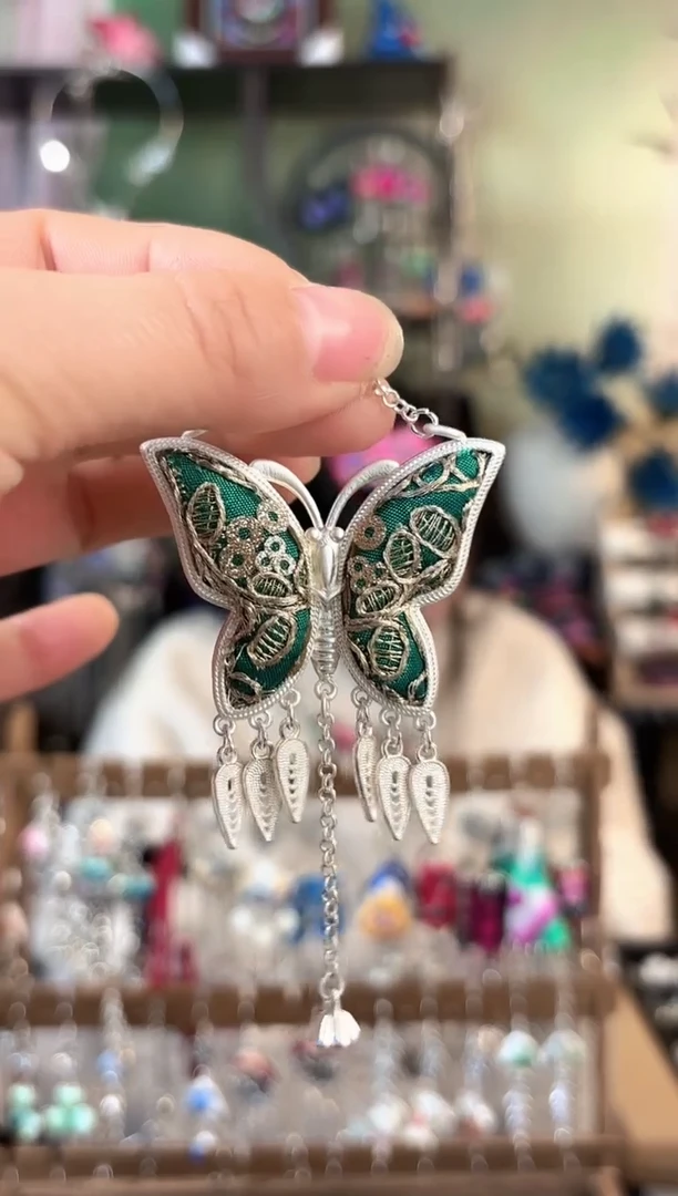 彩云南阁非遗老绣苗银饰品202