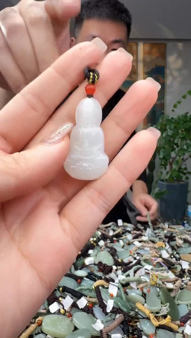 颈饰未镶嵌和田玉拍一发一