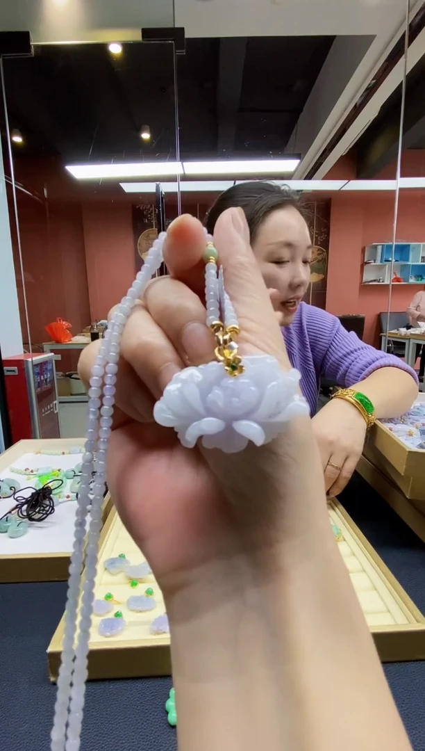 颈饰未镶嵌翡翠吊坠