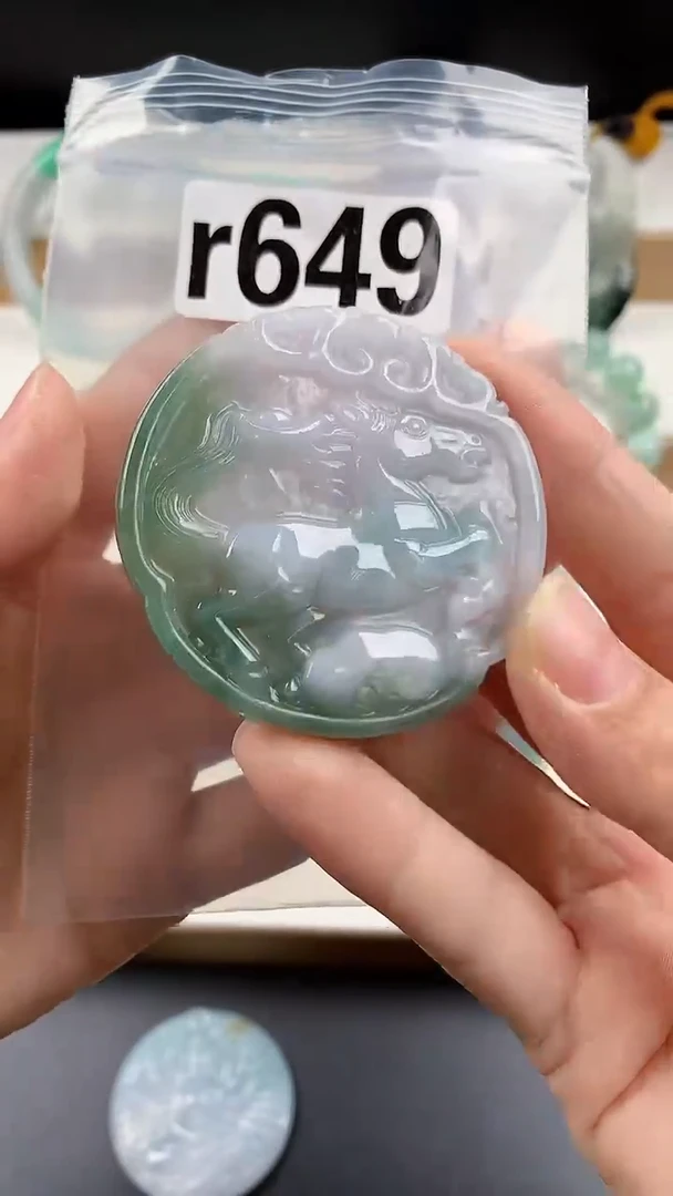 颈饰未镶嵌翡翠天然翡翠吊坠挂件