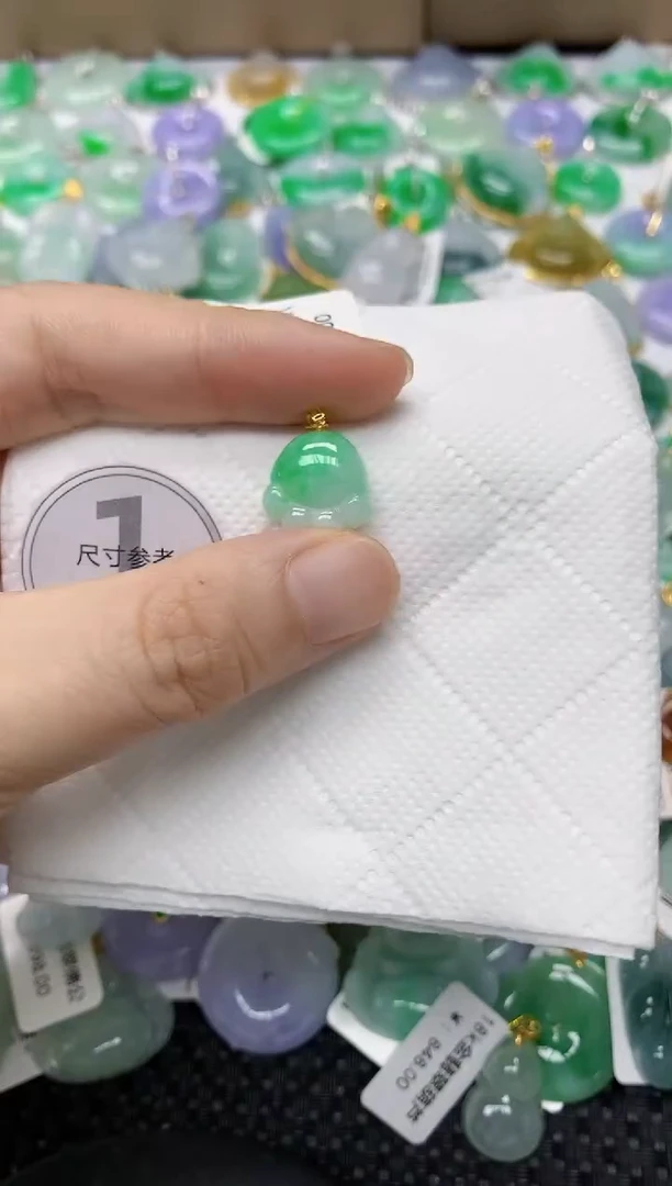翡翠18K金镶嵌颈饰11111111
