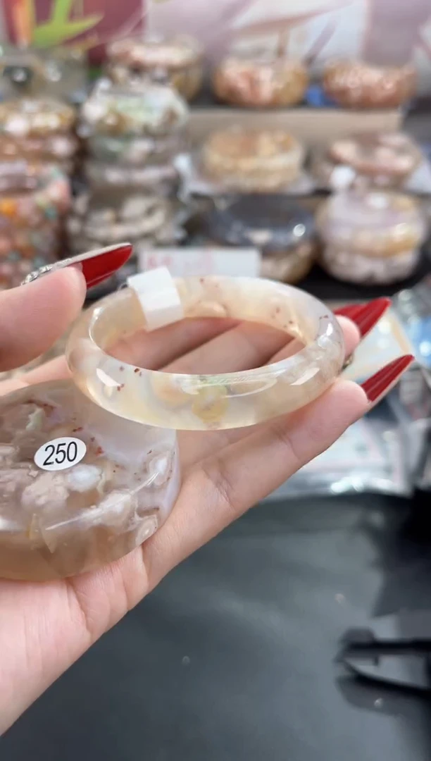 未镶嵌手镯石英质玉52