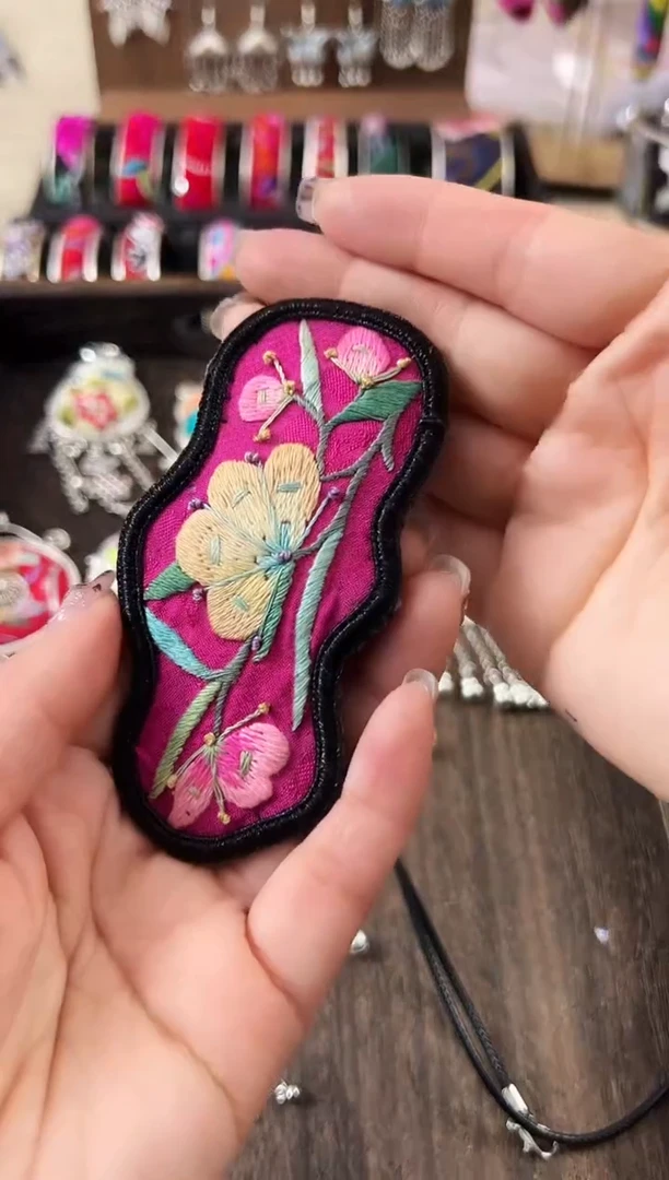 【闪购商品】织绣民族风老绣饰品090