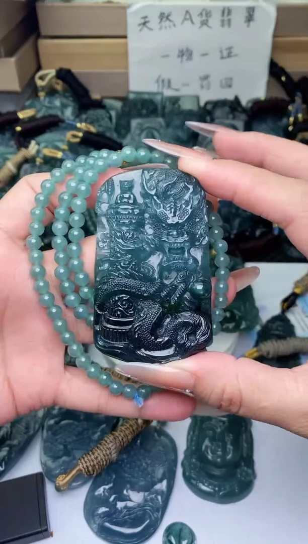 颈饰未镶嵌翡翠