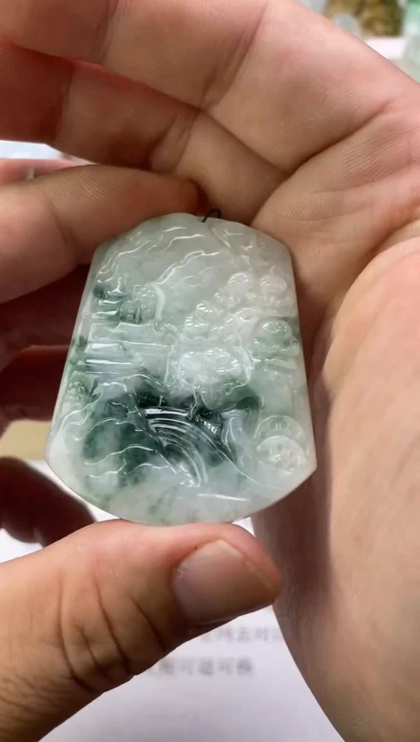 翡翠未镶嵌颈饰今***了天然翡翠