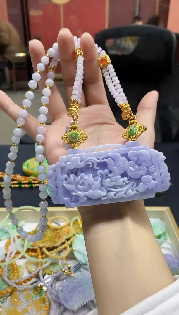 颈饰未镶嵌翡翠吊坠