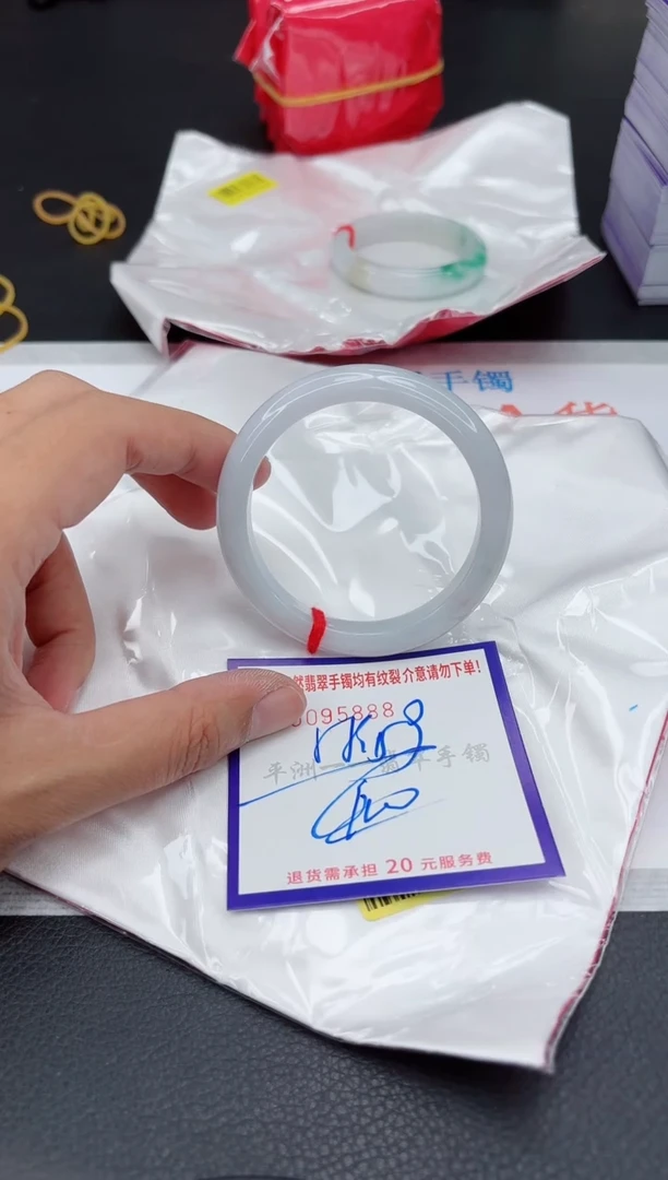 翡翠手镯未镶嵌1