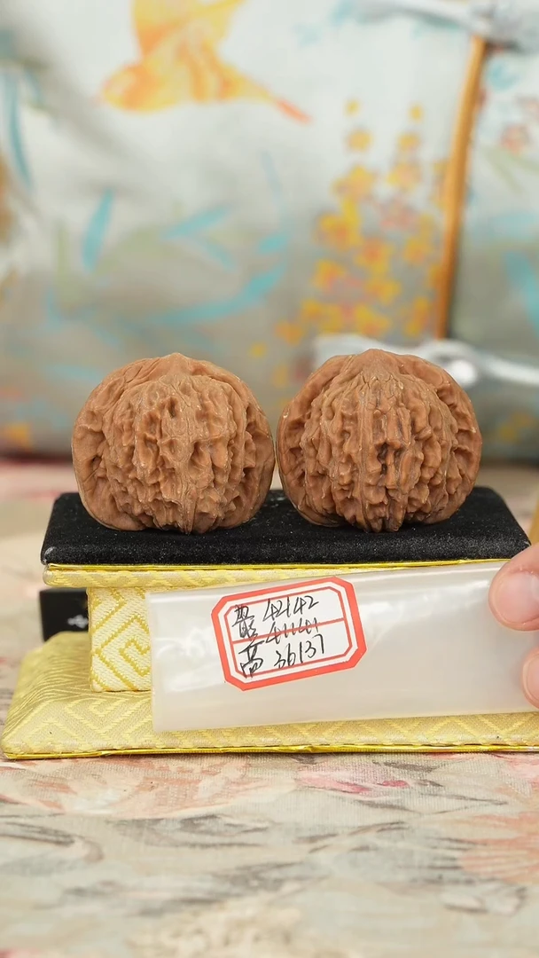 【闪购商品】文玩核桃把件一代楼