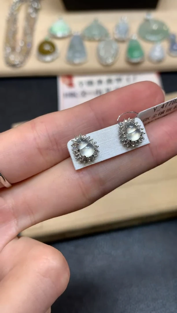 【闪购商品】翡翠耳饰18K金镶嵌葫芦【无服务费】