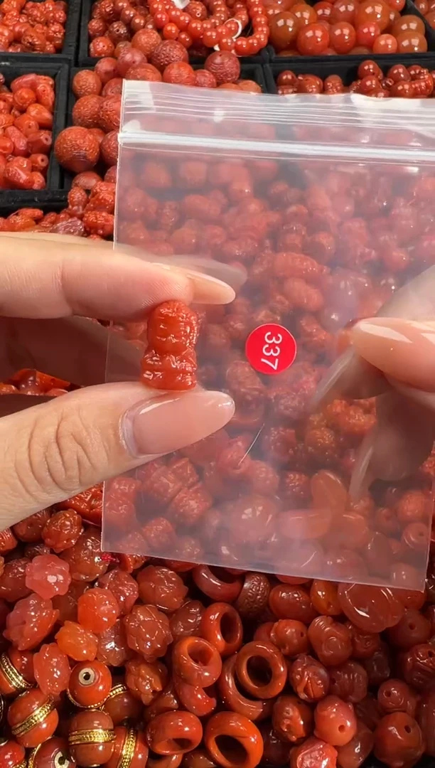 南红玛瑙未镶嵌颈饰1