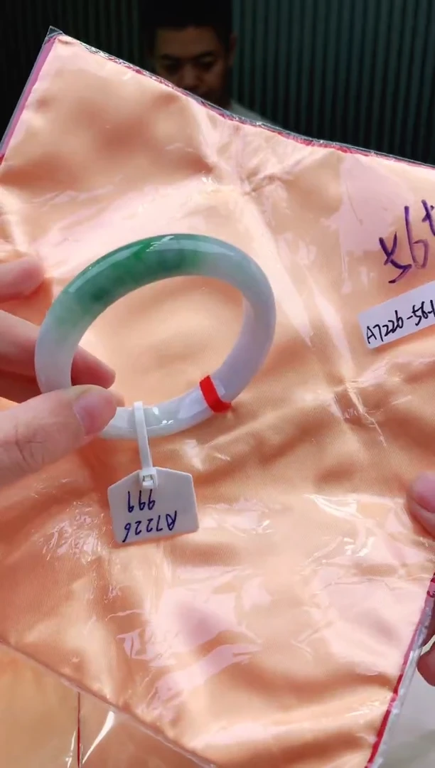 未镶嵌手镯翡翠56