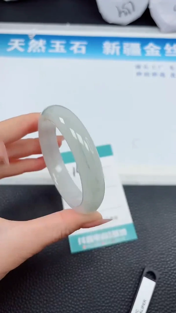 【闪购商品】石英质玉手镯未镶嵌141