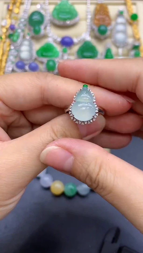 18K金镶嵌戒指翡翠255r