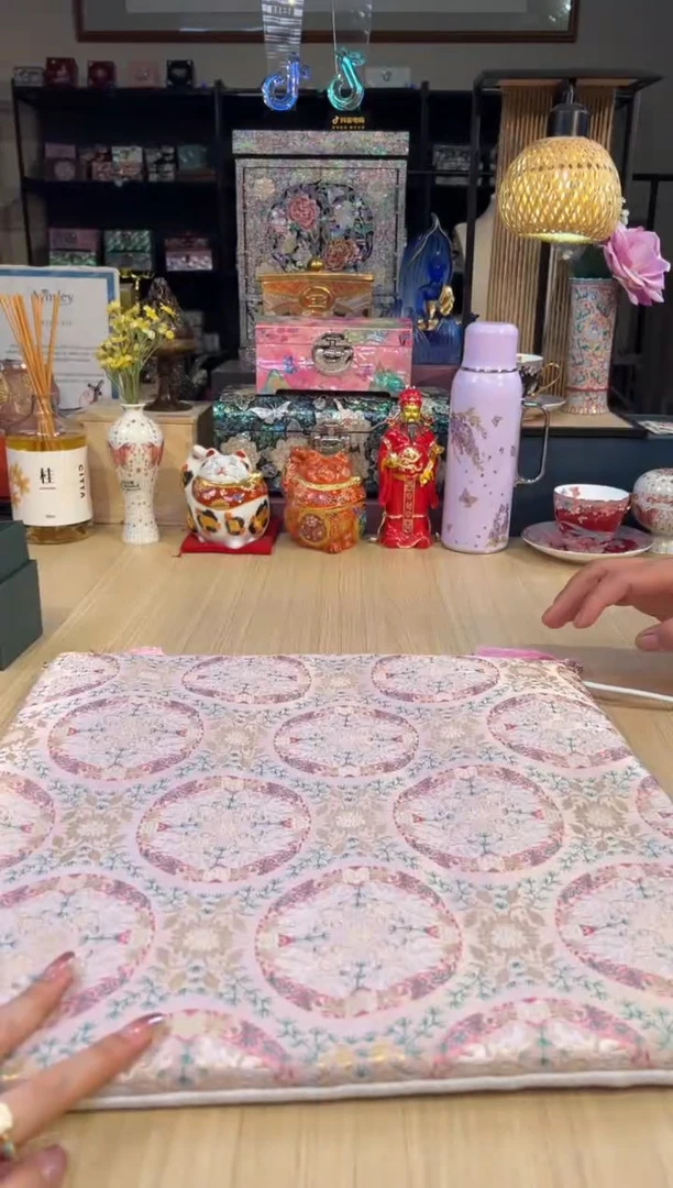 123粉韵宝华坐垫