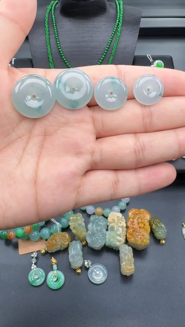 翡翠未镶嵌吊坠(不含链)4颗