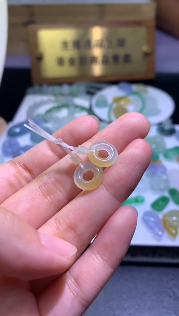 未镶嵌定制翡翠毛货