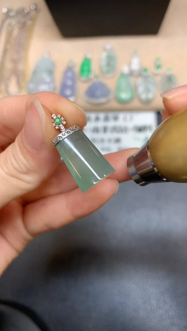 【闪购商品】翡翠颈饰18K金镶嵌无事柱【无服务费