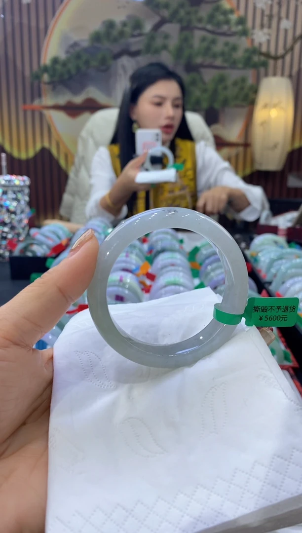 【闪购商品】翡翠手镯未镶嵌多人06302