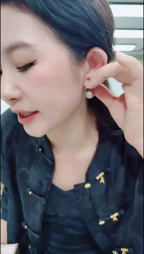 无非金属0779曼塔耳钉一对