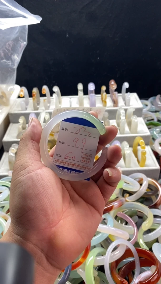 手镯玛瑙/玉髓未镶嵌83