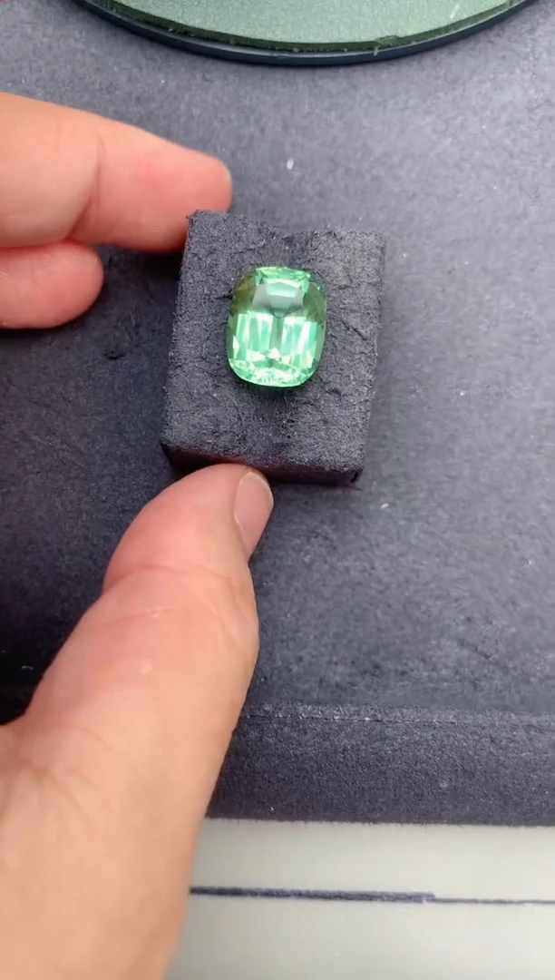 裸石未镶嵌碧玺9.5ct绿碧玺 BE