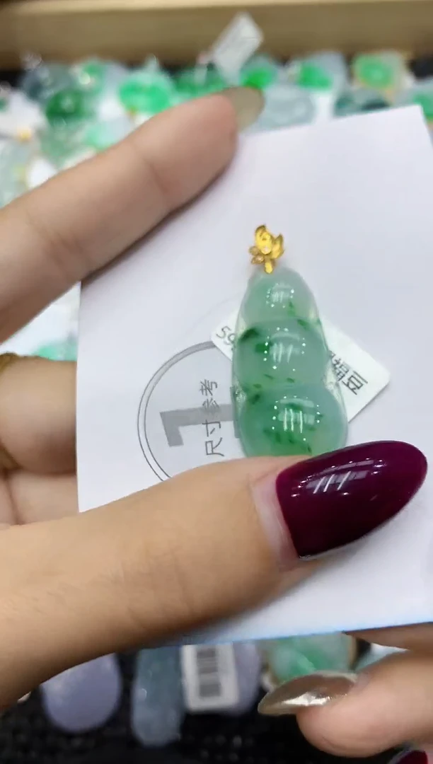 翡翠18K金镶嵌颈饰111111111111