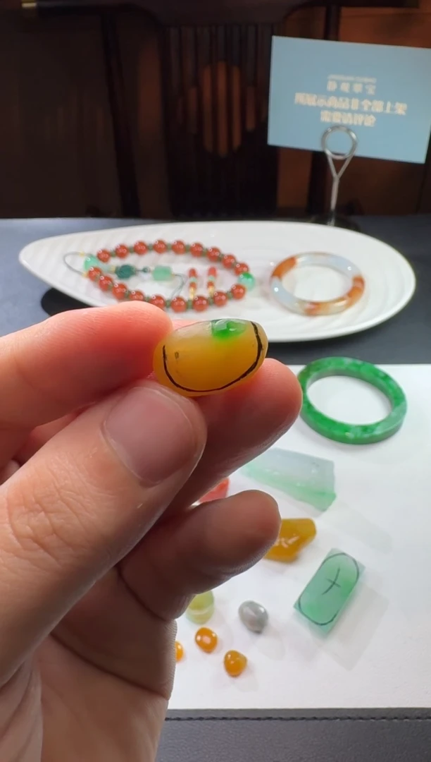 未镶嵌定制翡翠黄加绿