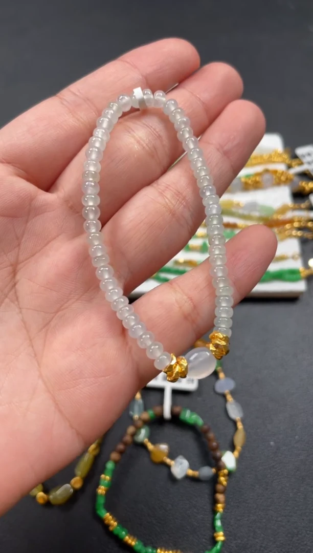 套链足金镶嵌翡翠一条   P125