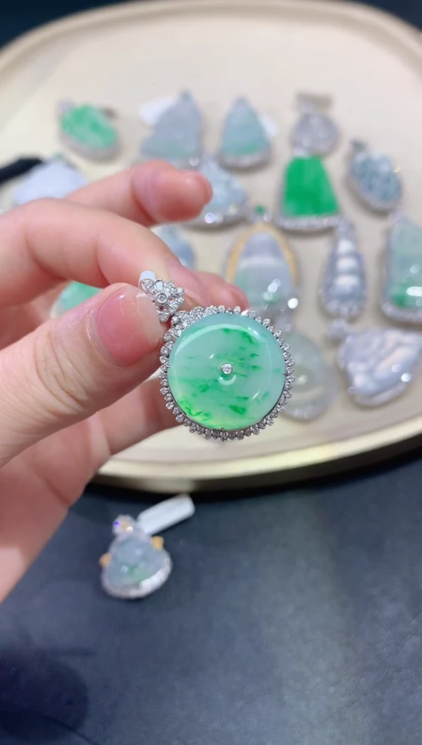 吊坠(不含链)18K金镶嵌翡翠吊坠A567|16800