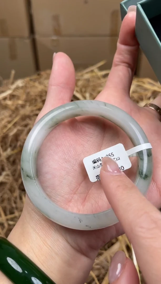 未镶嵌手镯石英质玉A255