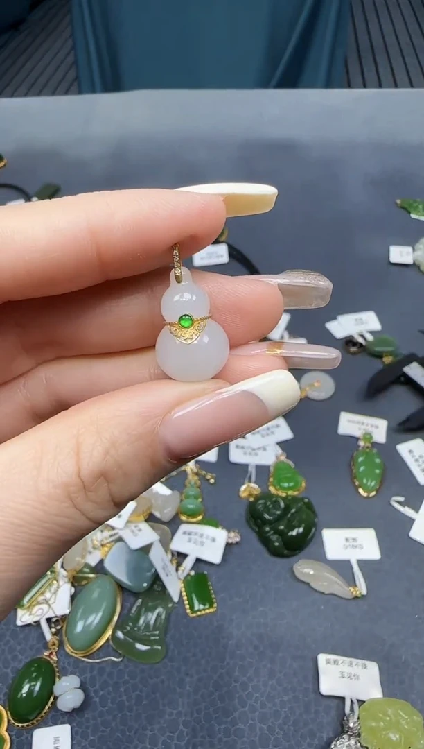 【闪购商品】和田玉挂件18K金镶嵌1