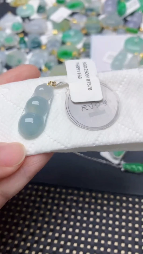 颈饰18K金镶嵌翡翠天然缅甸A货翡翠