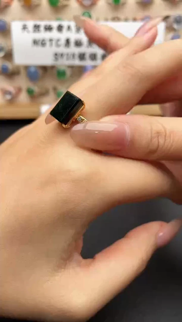 银S925镶嵌戒指翡翠一物一证一礼盒