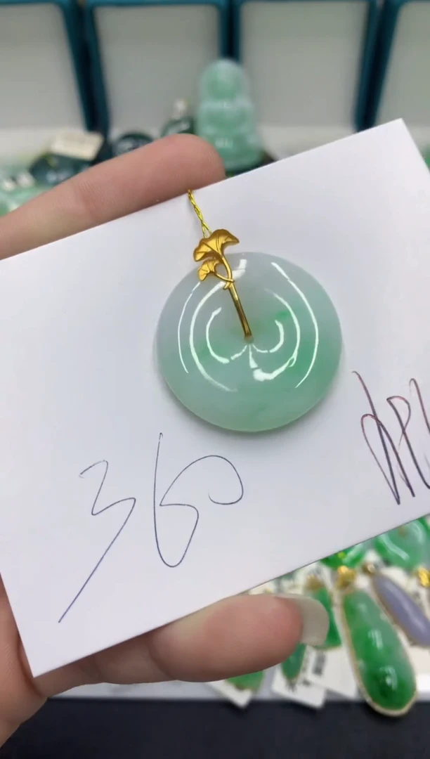 翡翠18K金镶嵌颈饰翡翠