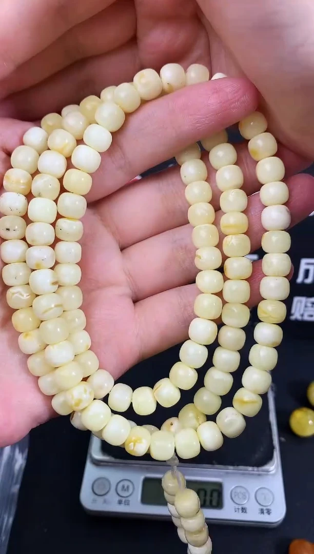 蜜蜡未镶嵌珠宝奇石60