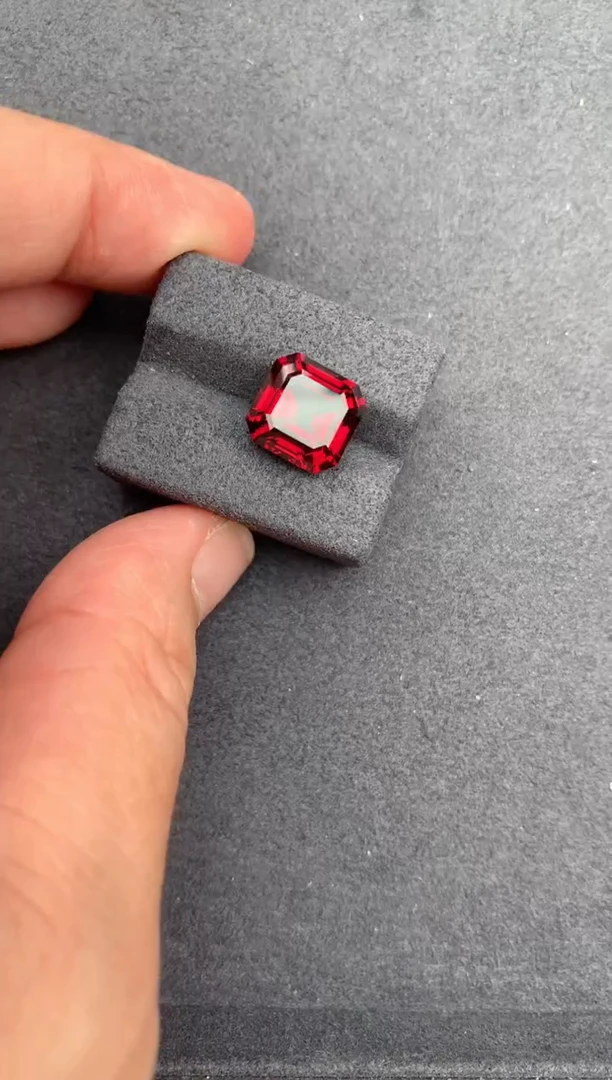 【闪购商品】石榴石裸石未镶嵌5.9ct镁铝榴石