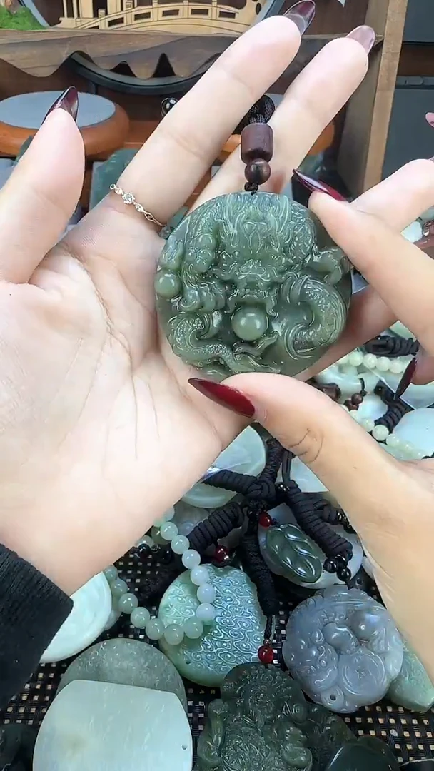颈饰未镶嵌和田玉1