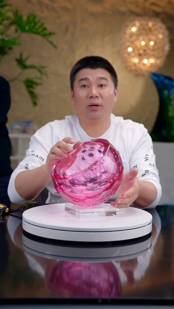 摆件金红色设计款切面聚宝盆