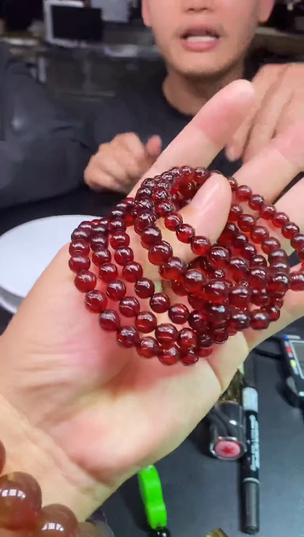 未镶嵌琥珀手串卡5+ 血珀手串多样性发其一