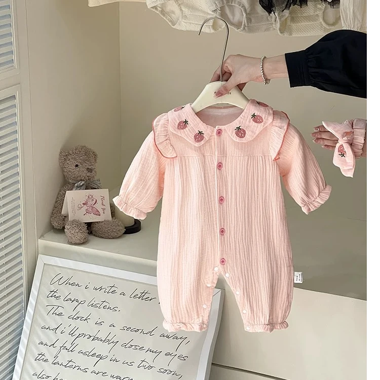 刺绣草莓女宝宝春秋婴儿棉连体衣哈衣满月外出服爬爬服双层吸汗