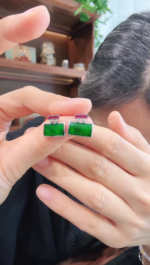 18K金镶嵌翡翠耳饰00003380