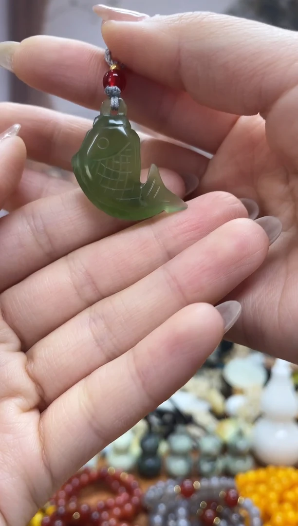 未镶嵌岫玉吊坠`