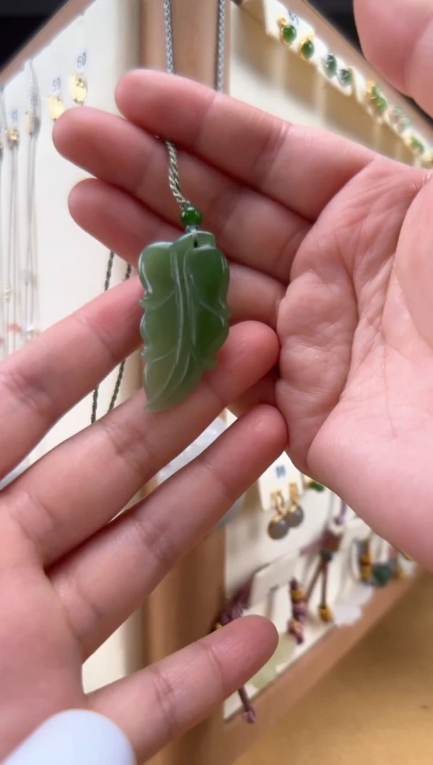 【闪购商品】和田玉（碧玉）颈饰未镶嵌碧玉叶子吊坠