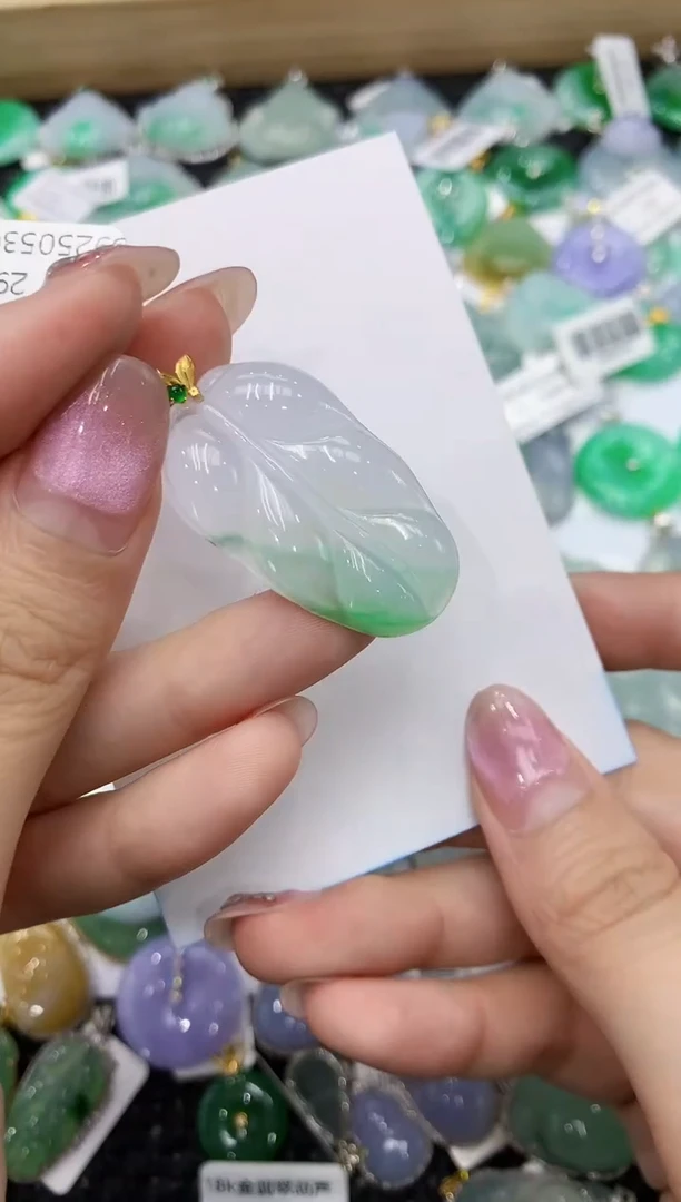 翡翠18K金镶嵌颈饰111111111111